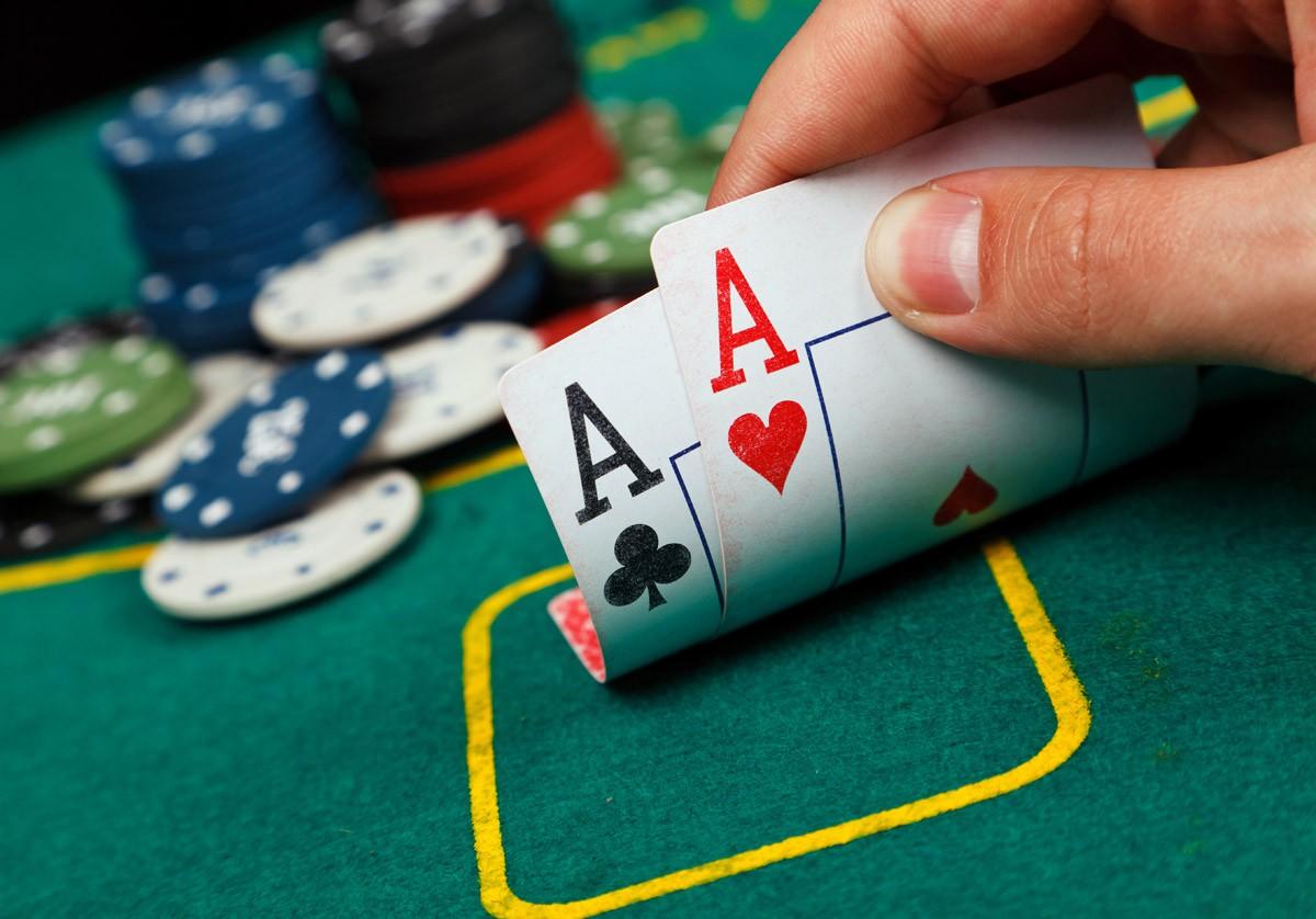 Khám phá poker là gì và những điều nên biết khi bắt đầu chơi poker là gì