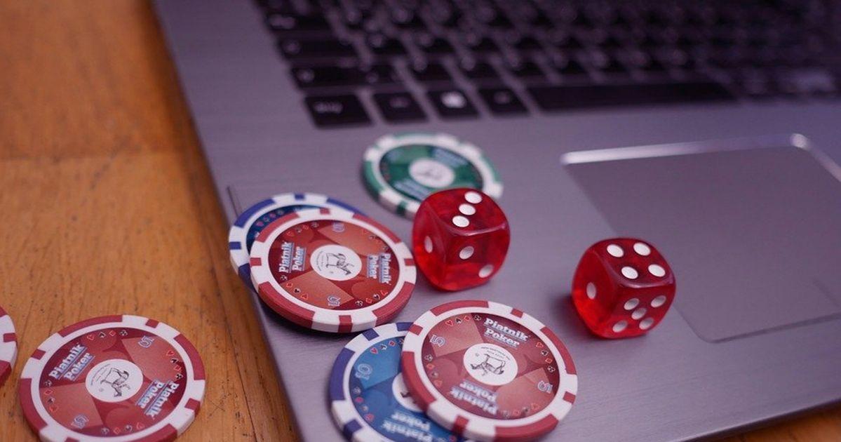 Bí quyết đánh bài trực tuyến online hiệu quả cho người mới bắt đầu